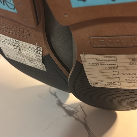 New men’s Sz 11 light grey Chelsea business to casual boots by Steve Madden - Picture 9 of 12